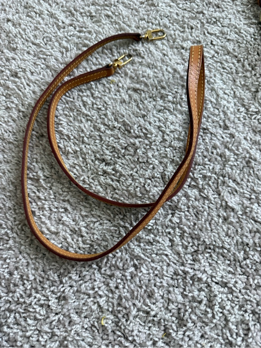 Louis Vuitton crossbody strap H51
